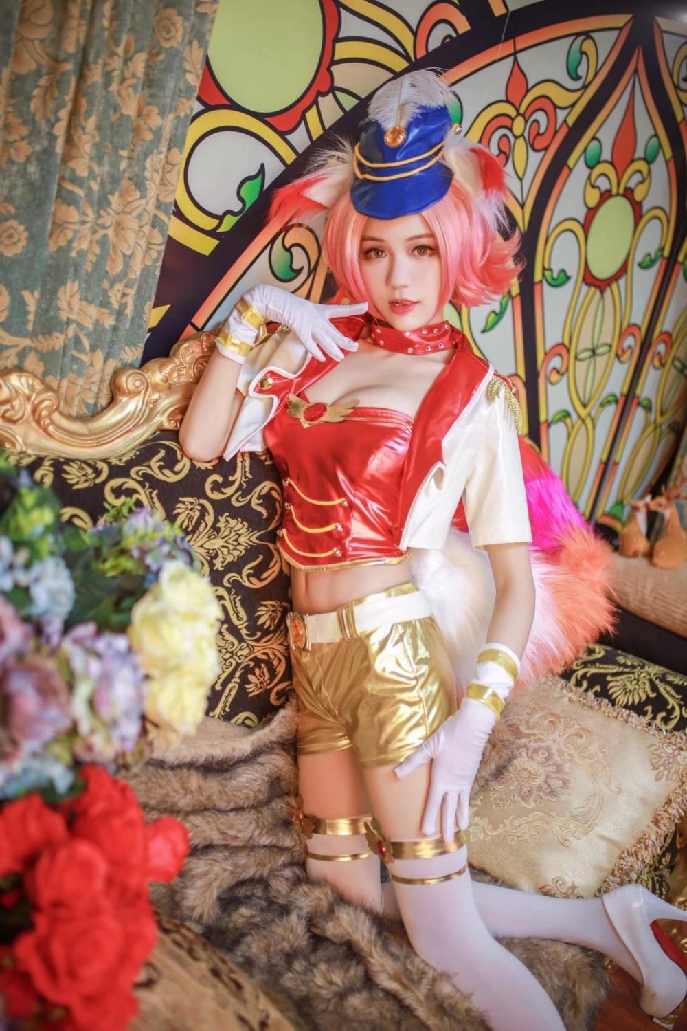 王者荣耀妲己cos 魅力,橘右京cosplay 王者荣耀: 妲己魅力维加斯cos, 颜好腿长表情赞, 彩芸