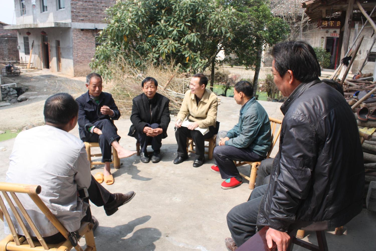下半年,村干部将要挨家收一项费用,每家近千元,5种农民免交!