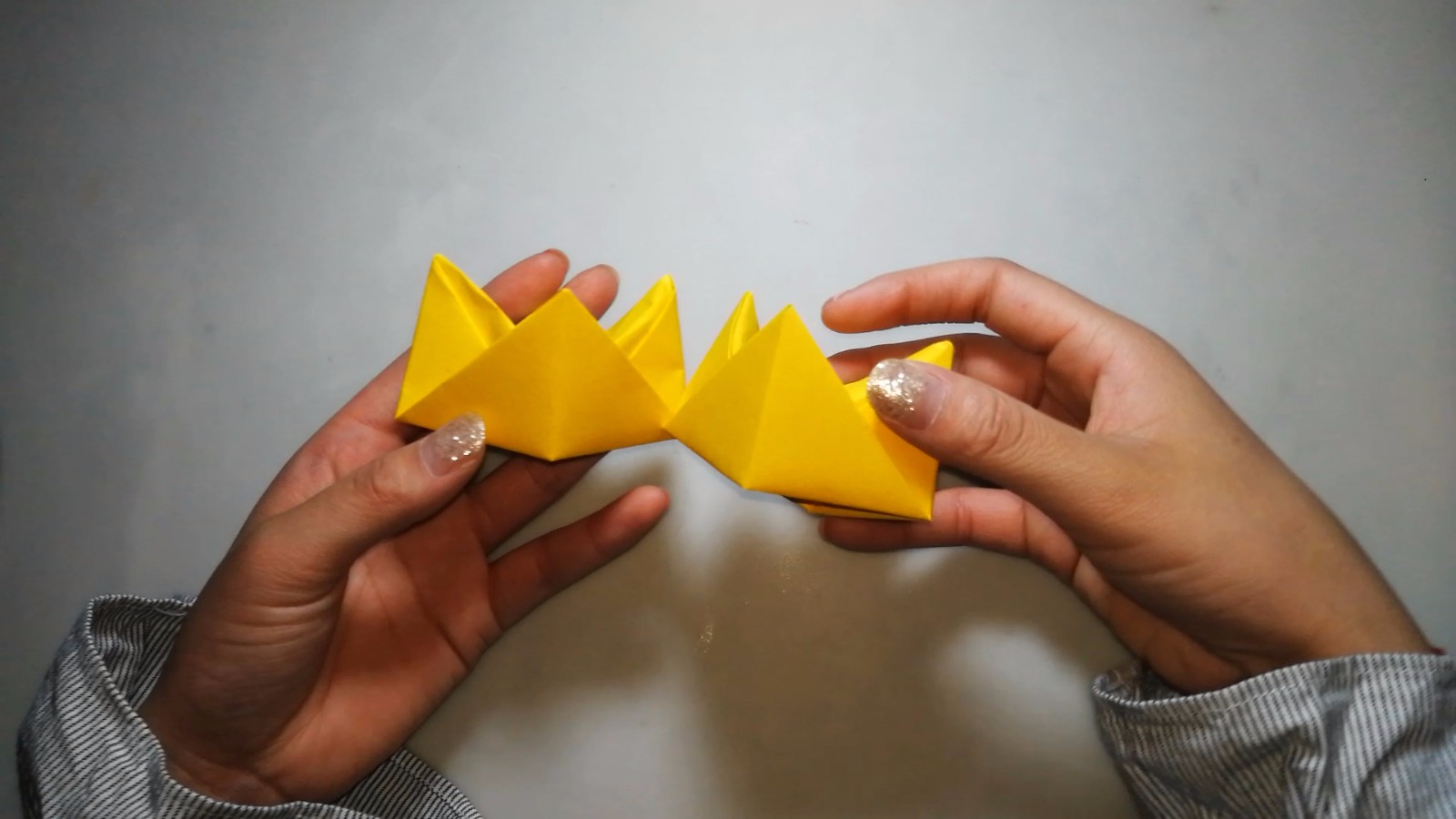 童年的小皇冠折纸,简单几步就折好了,有多少人还记得怎么折?