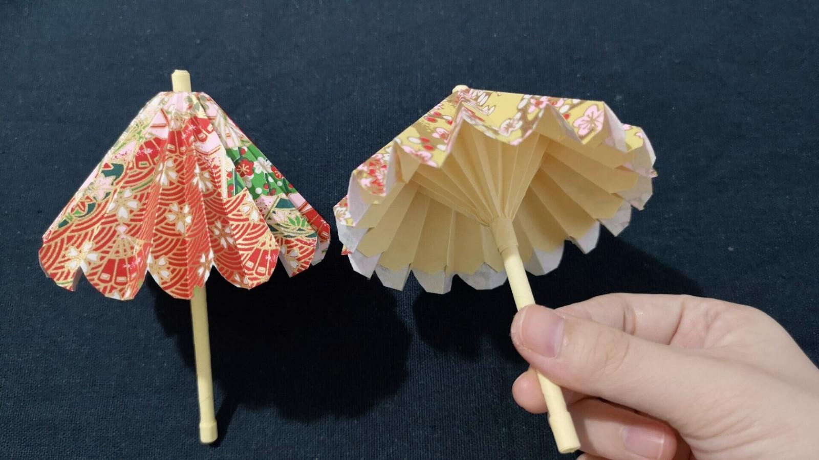 一把可以收缩折叠的迷你折纸小伞,和真伞一样,不过更加好玩可爱