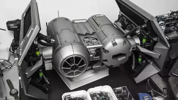 林俊杰定制吃鸡主机重72公斤,王思聪送了一个