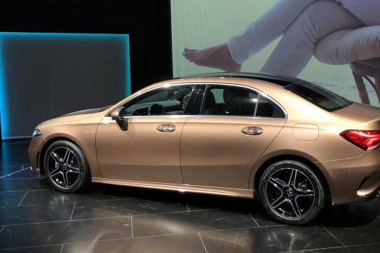 最便宜加长奔驰，20万，A3二系只剩抱头痛哭了