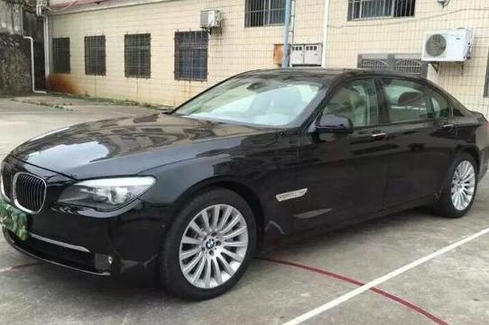 落地价198万，抬头显示后排娱乐，7年车龄如今仅售13万却无人问津