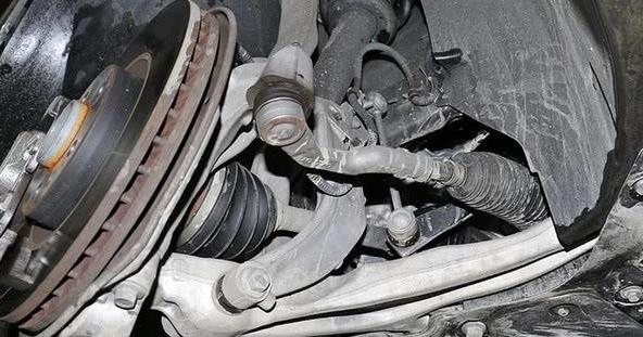 拆开跑了6000公里的沃尔沃XC60, 看到底盘, 网友: 不愧是豪车