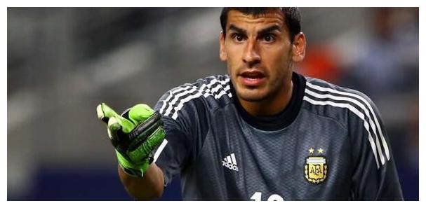 罗梅罗受伤未尝是坏事,历史多次证明,首发门将