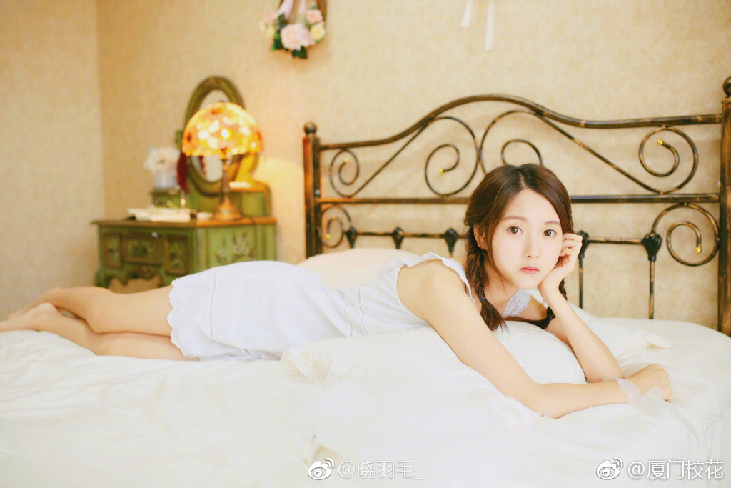 她叫毛晓羽,94年,毕业于韩国中部大学,身高170