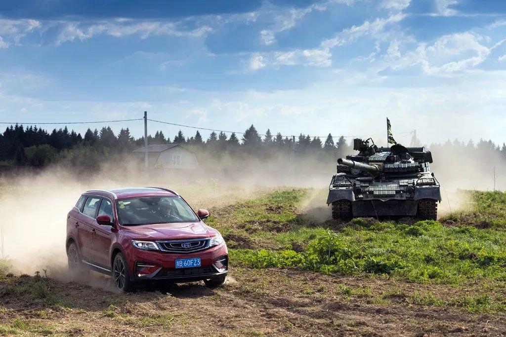 我奔行在6858公里的路上，仿佛穿越了中国汽车的60年