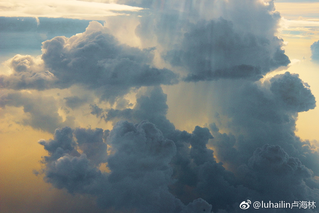 今天下午,在广州白云机场乘南航CZ8167航班前