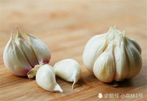 为什么北方人吃面,吃烤串的时候,要吃大蒜呢?