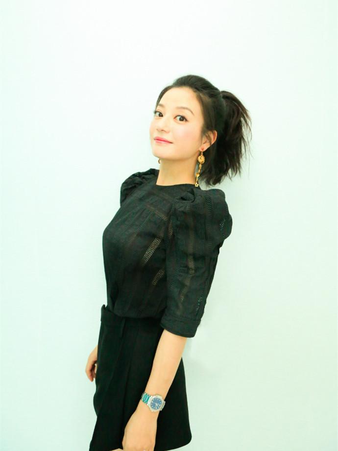 赵薇穿衬衫搭短裤, 42岁依旧少女, 这颜值再演