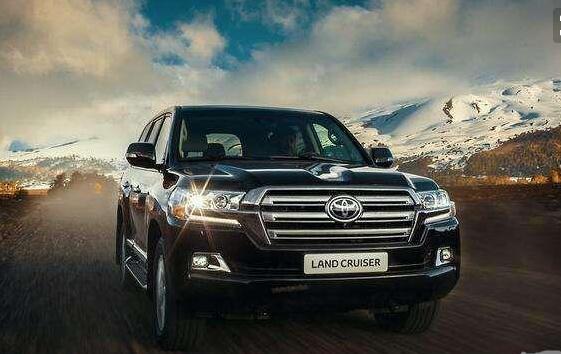 炫酷越野车停放郊外遭人觊觎, 第二天被掏空只剩外壳