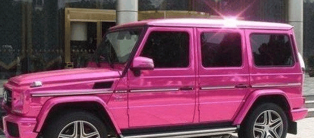 国内唯——辆300万粉色奔驰, 车牌够买—套房!