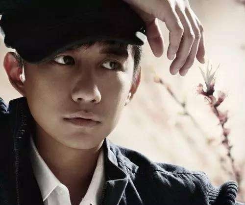 沈腾、黄磊年轻的时候超帅,这位帅哥不看年轻