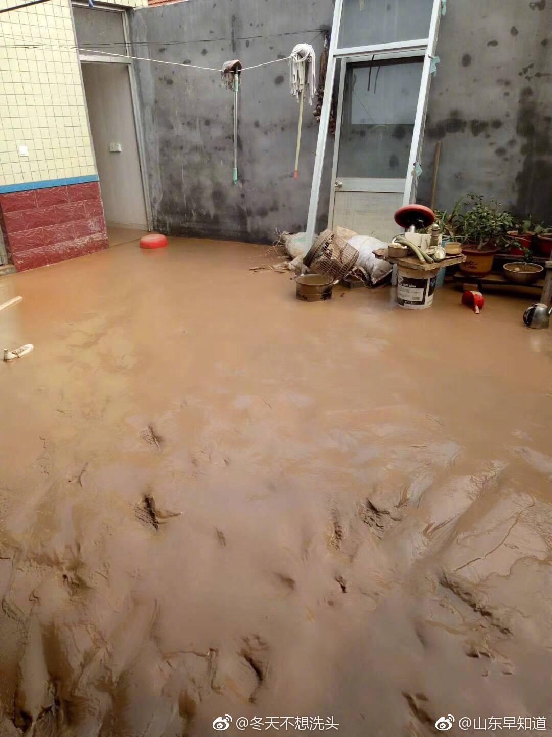 洪水褪去后村民家中的景象