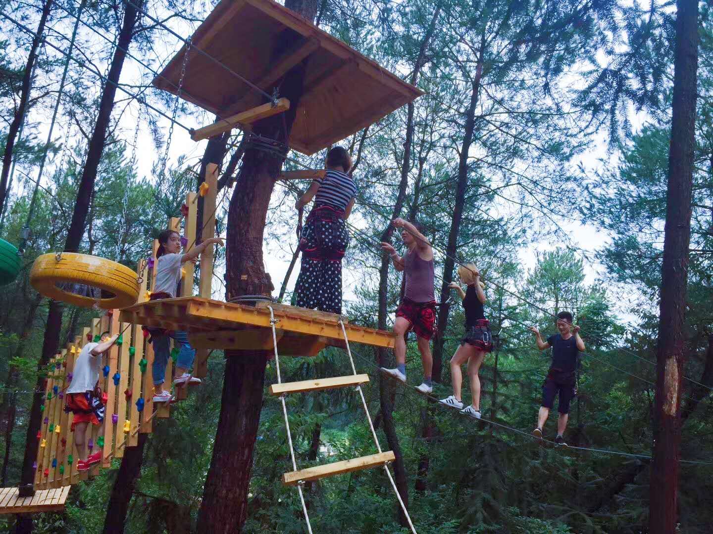 国庆长假去迎龙侠景区打卡 劲爆高空玻璃漂流