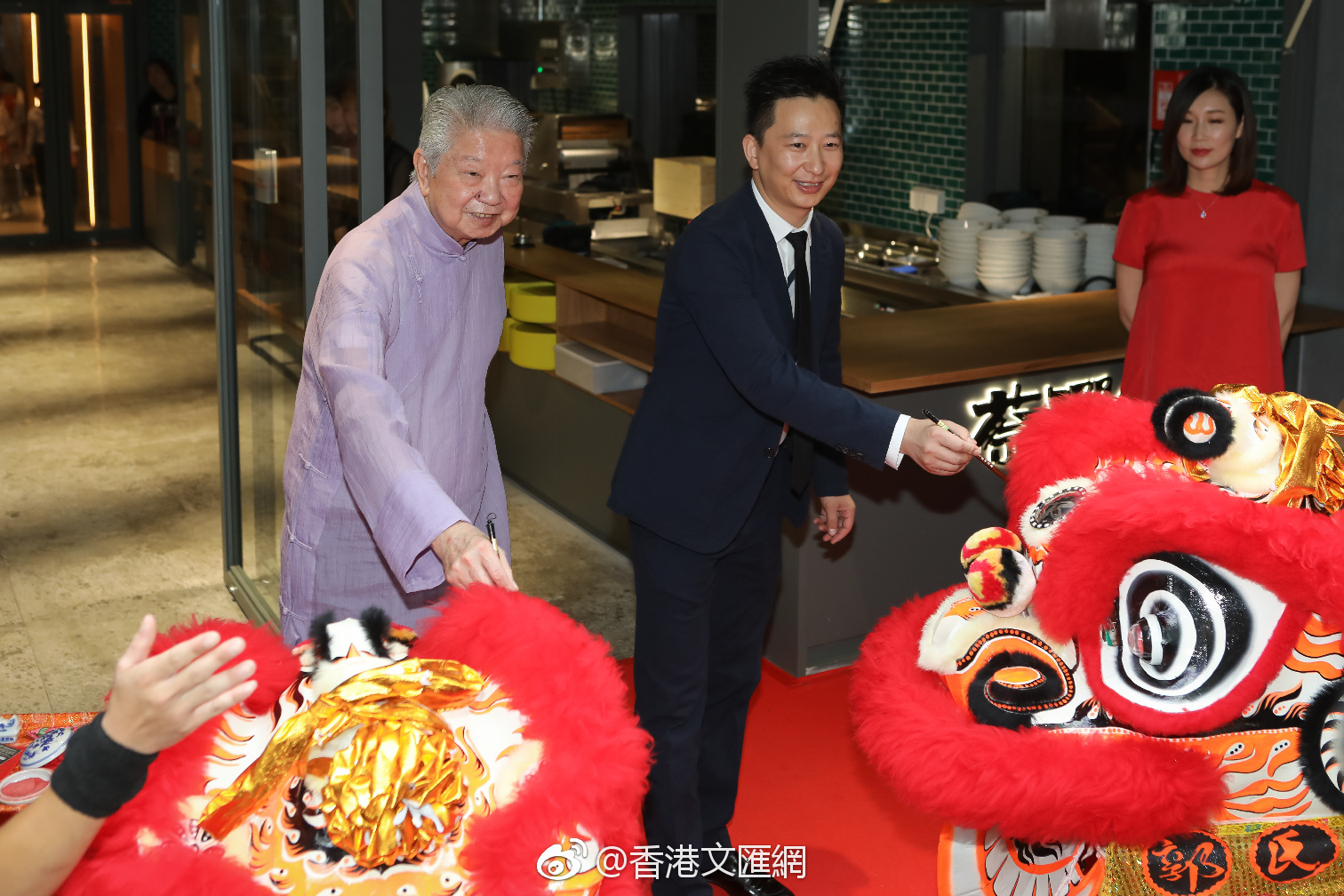 蔡澜越南粉店兰桂坊开张 好友齐贺