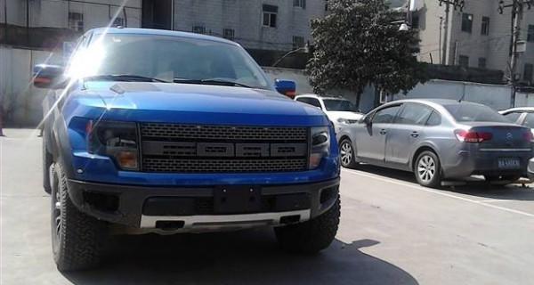 花了大价钱买的越野车, 从后面一看满满的货车即视感, 让人失望