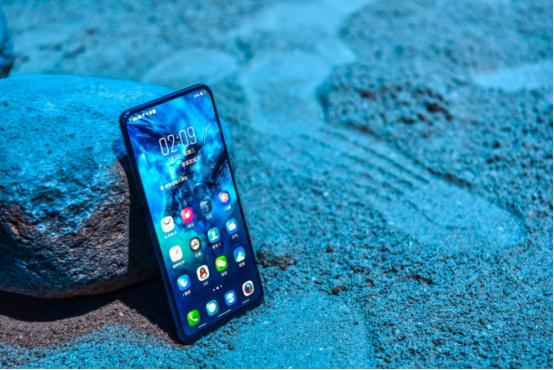 零界全面屏科技感爆表!vivo NEX 发布会现场真