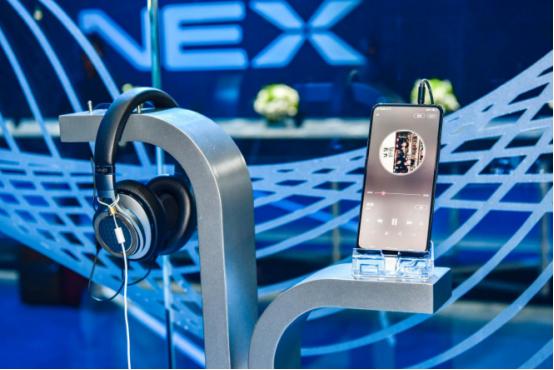 零界全面屏科技感爆表!vivo NEX 发布会现场真