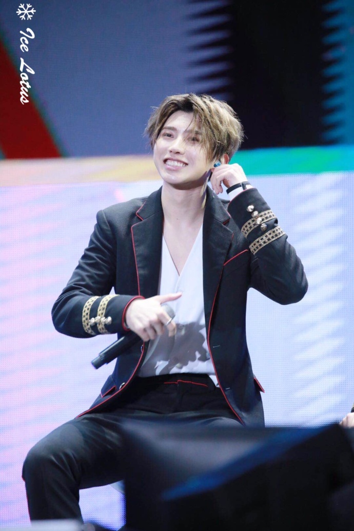 nine percent组合在南京粉丝见面会范丞丞蔡徐