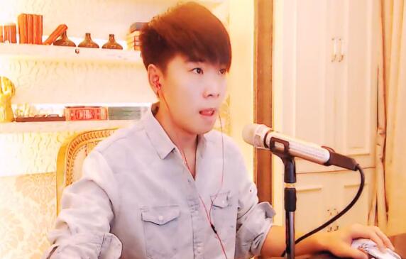 赵小磊称她是YY最有钱的女土豪 刘大美人自荐