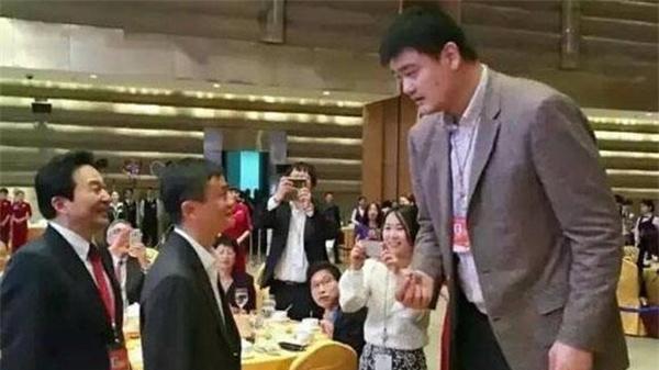 姚明报价5亿吓退众老板, 上港或将轻松接盘! 网