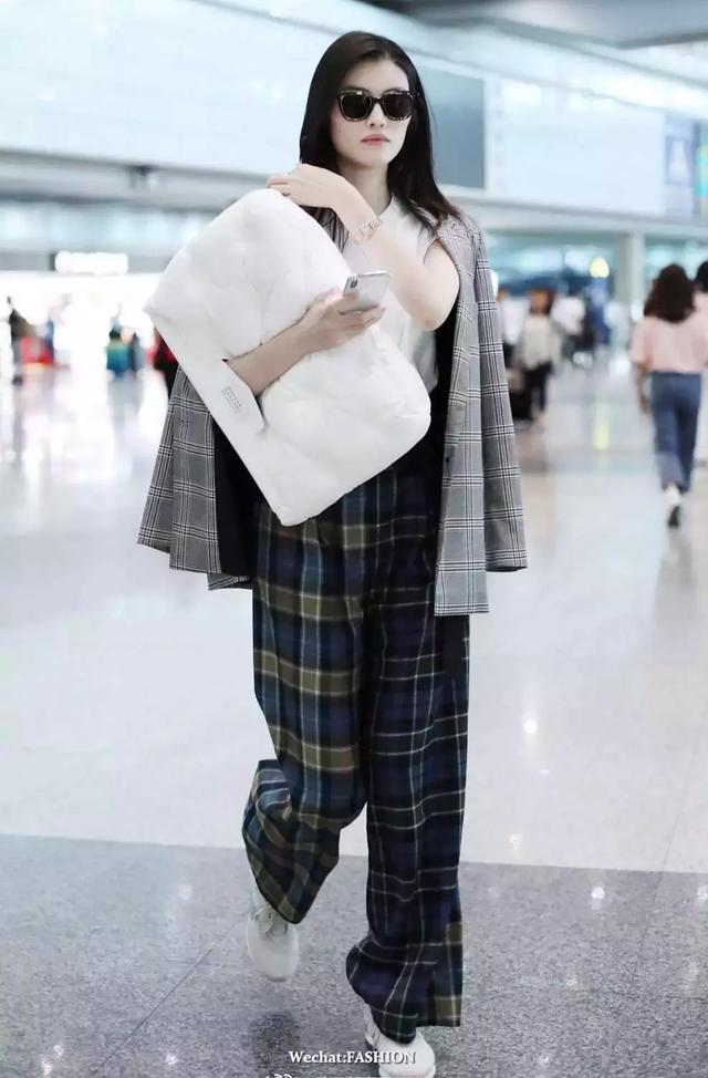今年秋冬这也穿格纹西装 小心比杨幂还时髦