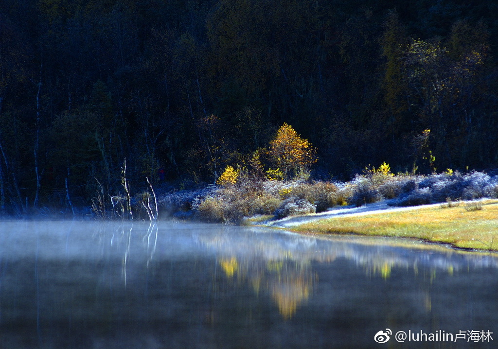 属都湖位于云南中甸普达措国家森林公园,海拔
