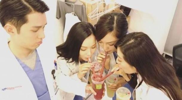 唐诗咏李佳芯狂吸,何广沛很无奈