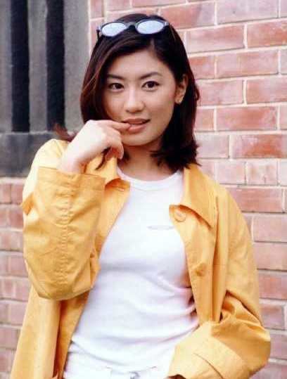 贾静雯基因不太强,嫁的2个老公生的3个女儿都像爸爸,特别小女儿