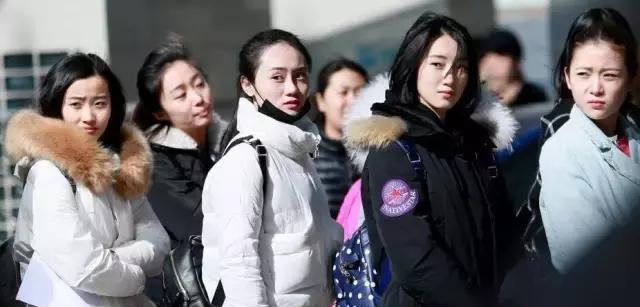 北影中戏门口美女看一眼就会上车的SUV都在这了