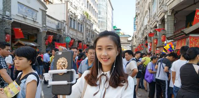 乡村人也玩抖音,有的乡村人就是靠这个来销售