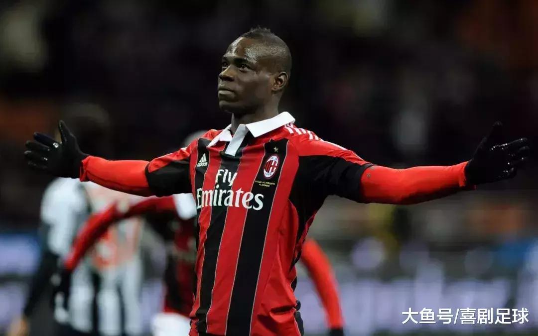 巴洛特利: 我和内马尔同一级别, 球迷: 你连姆巴