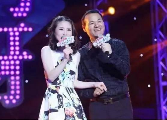 最红时因流氓罪入狱，36岁爱上9岁女孩，苦等10年终娶回家