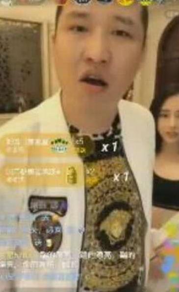 二驴怒怼房岩小哥,被封杀天佑竟出来站边房岩