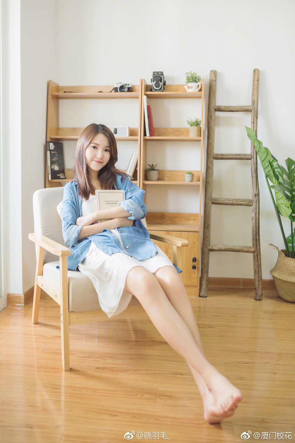 她叫毛晓羽,94年,毕业于韩国中部大学,身高170