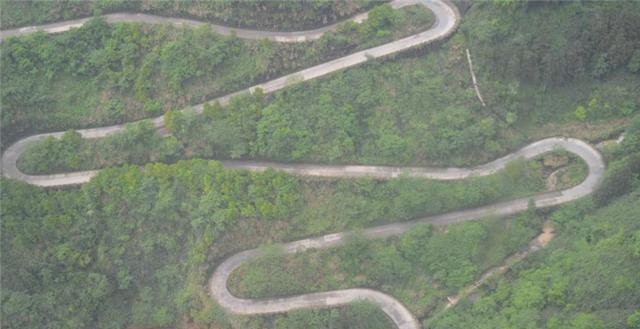 听说今晚拓海不开AE86, 而是开五菱宏光S3!