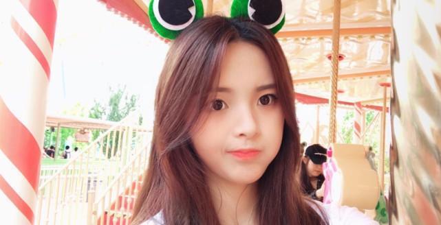 杨超越没有公开身高,不过从她和孟美岐的合影