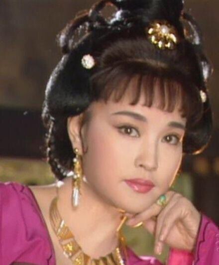 刘晓庆年轻时的照片大爆光,比迪丽热巴都漂亮,如今老成这般模样