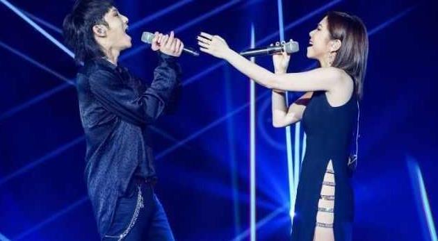 歌王之战,华晨宇和邓紫棋的《光年之外》,甜翻