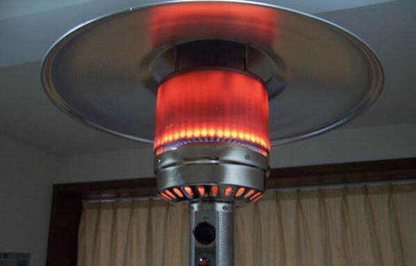 头次见到农村家用这种玩意取暖,不烧煤不用电