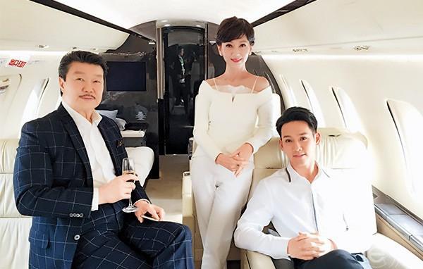 与老公儿子齐上阵拍广告赵雅芝亲授冻龄妙方|赵雅芝|冻龄|黄锦荣_新浪网