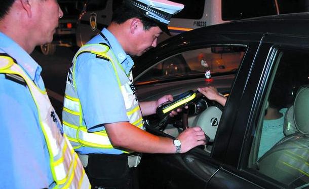 酒后躺车内休息也算酒驾?2018酒驾新规,达3个