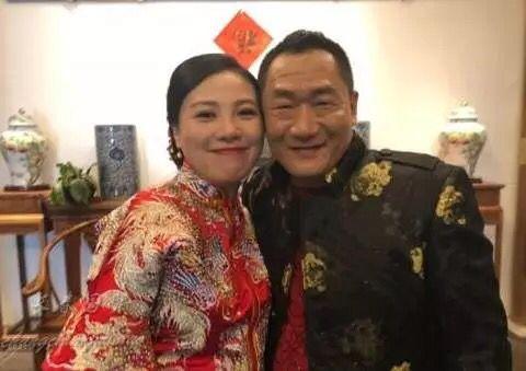55岁谢东大婚，上百明星祝贺，侯耀华人不到礼到