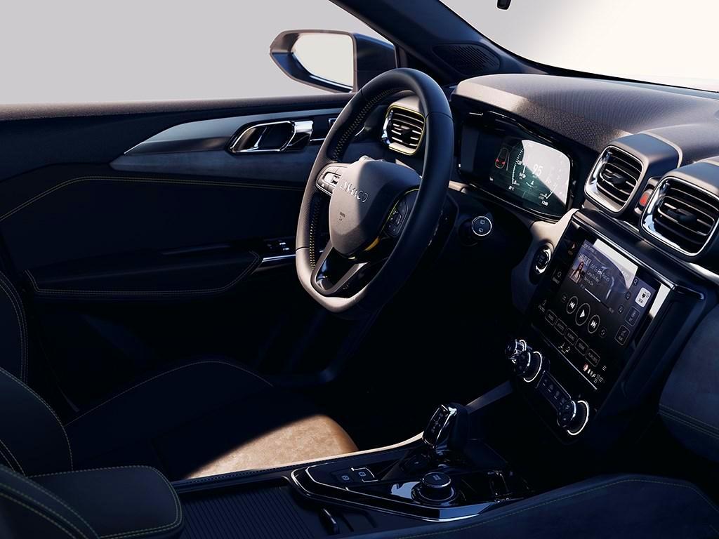 国产版保时捷? 吉利全新轿跑领克03已到店, 12