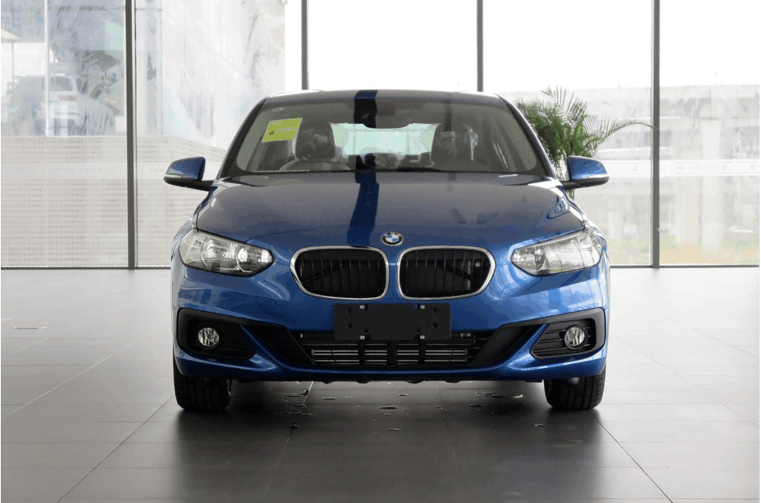 10多万就能开宝马1系, 看完配置低到能够让你怀疑人生!