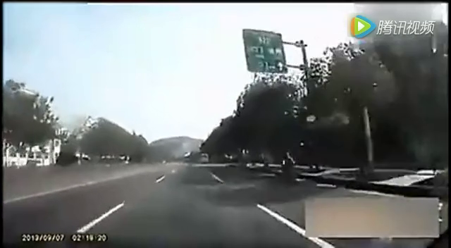 实拍广东发生的十大惨烈的车祸现场，交通安全紧记