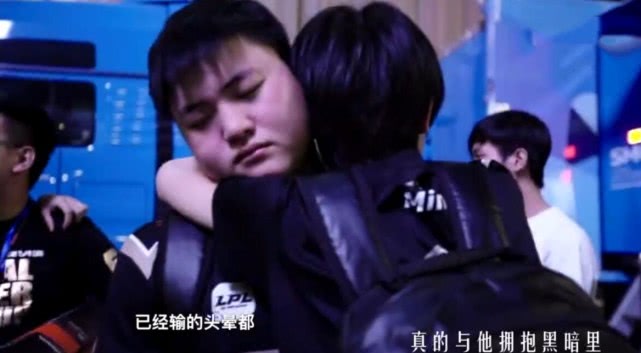 48小时没看微博,Uzi女友发现小狗给他带了绿