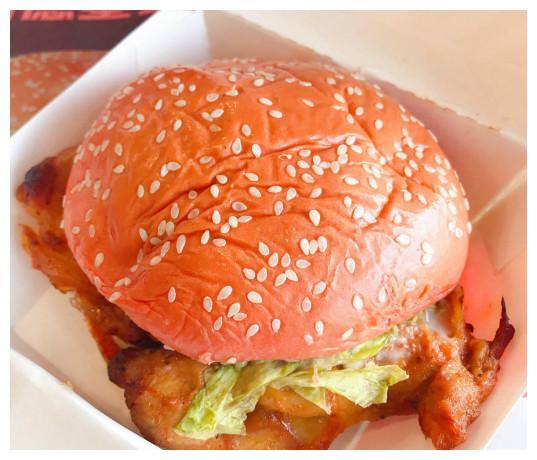 肯德基新品红黑CP堡,柚香鸡腿堡+愤怒的汉堡