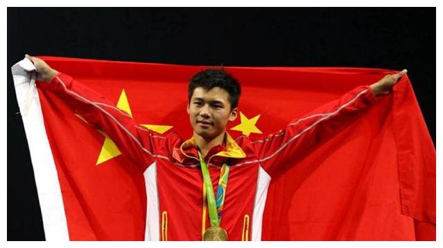 奥运冠军陈艾森近况曝光,与队友拍赤裸写真,